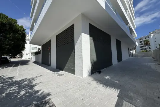 Image 3 thumb