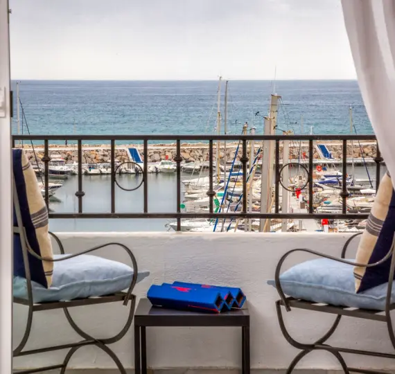 Sale of middle floor apartment in Puerto Banús