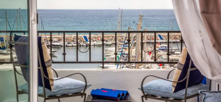 Sale of middle floor apartment in Puerto Banús 0