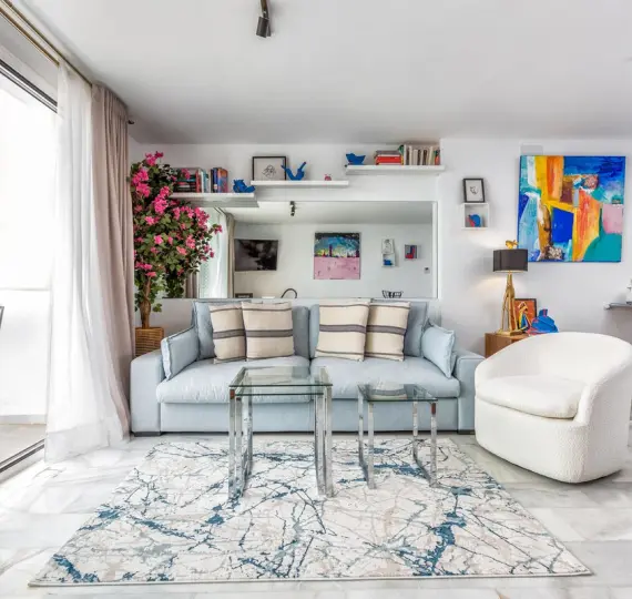 Sale of middle floor apartment in Puerto Banús