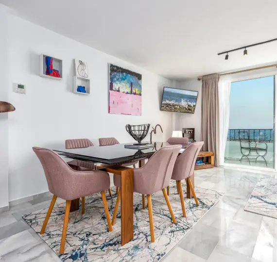 Sale of middle floor apartment in Puerto Banús