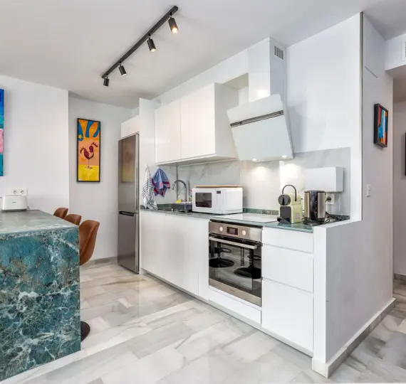 Sale of middle floor apartment in Puerto Banús