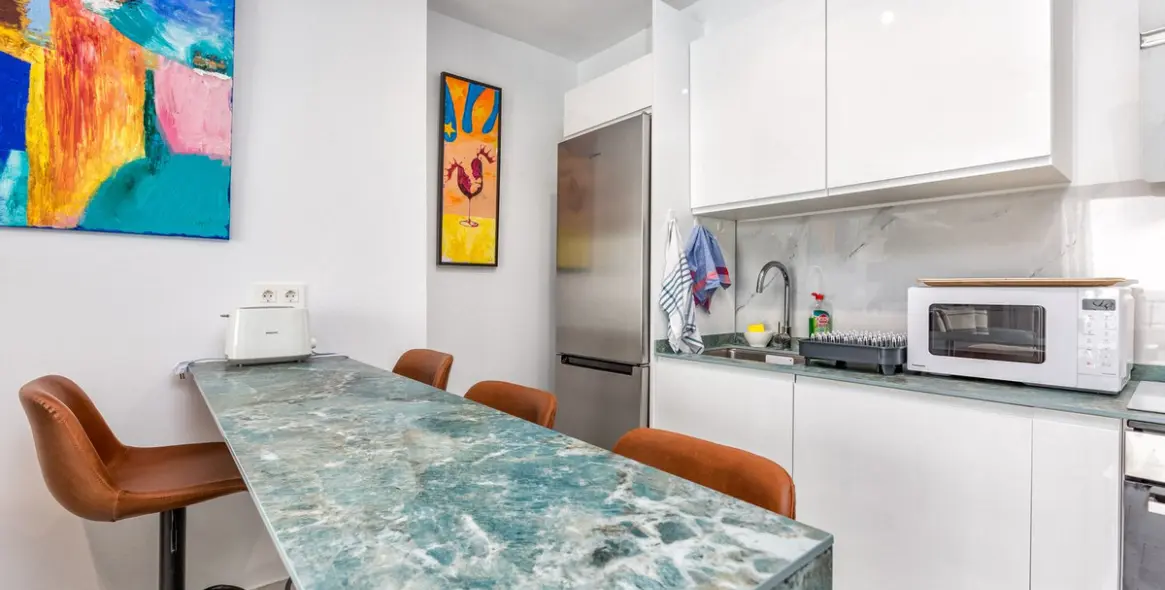 Sale of middle floor apartment in Puerto Banús 6