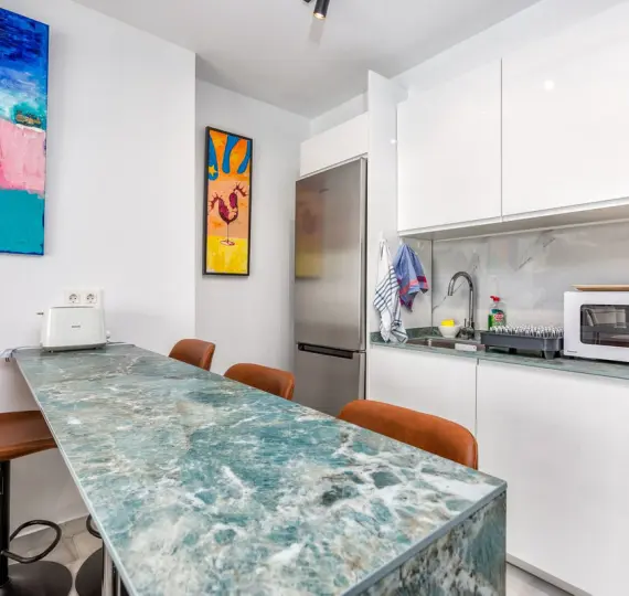 Sale of middle floor apartment in Puerto Banús