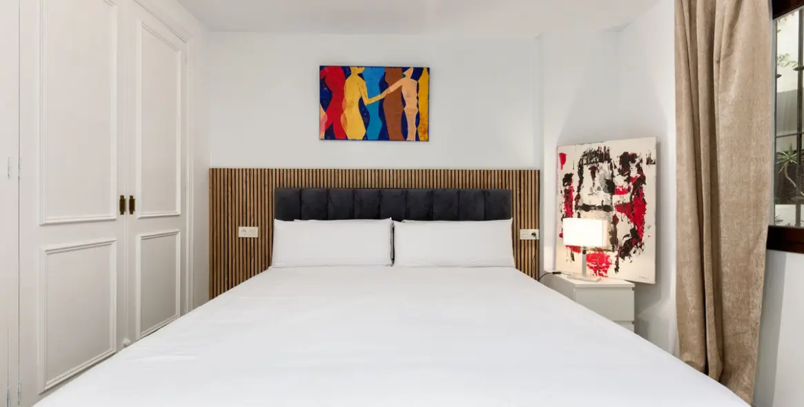 Sale of middle floor apartment in Puerto Banús 14