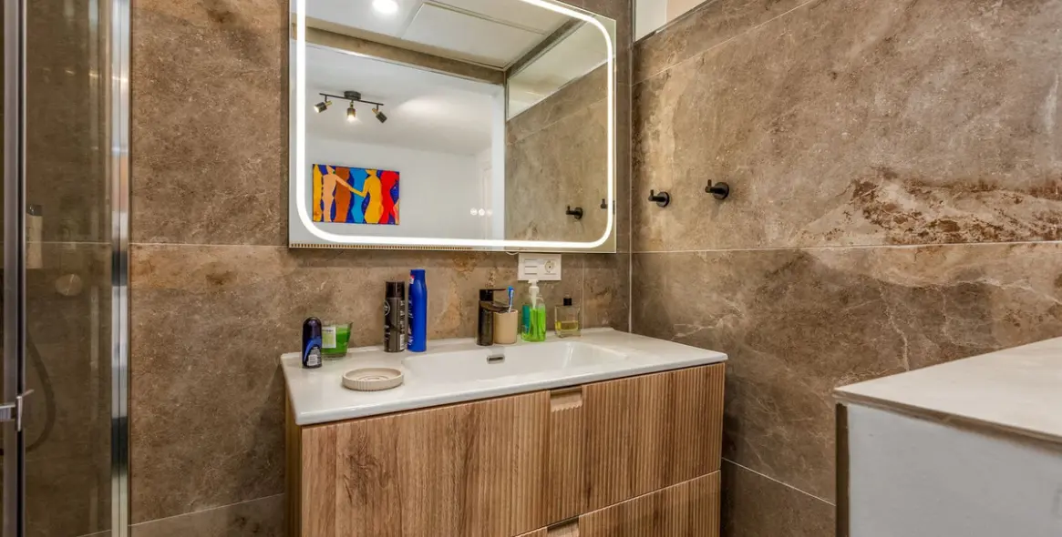 Sale of middle floor apartment in Puerto Banús 16