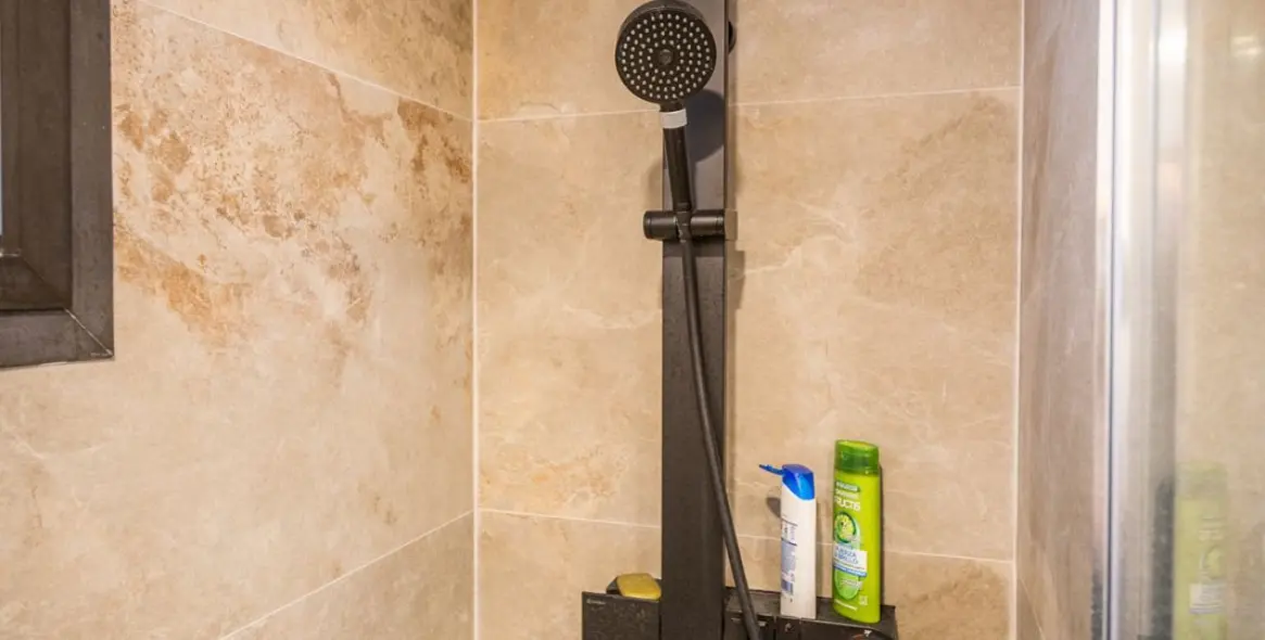 Sale of middle floor apartment in Puerto Banús 17