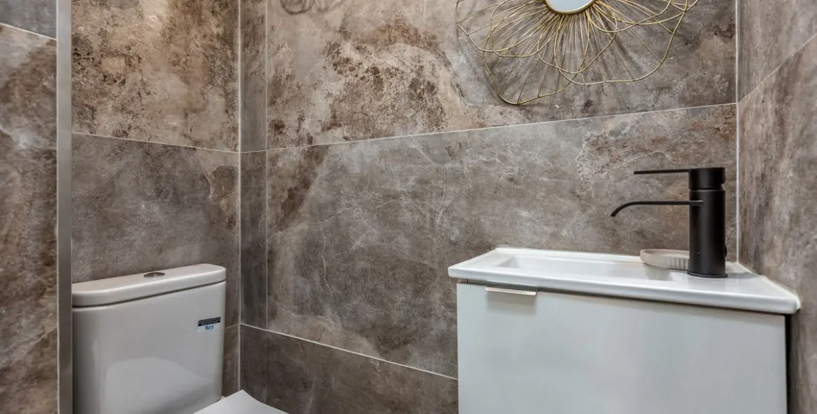 Sale of middle floor apartment in Puerto Banús 18