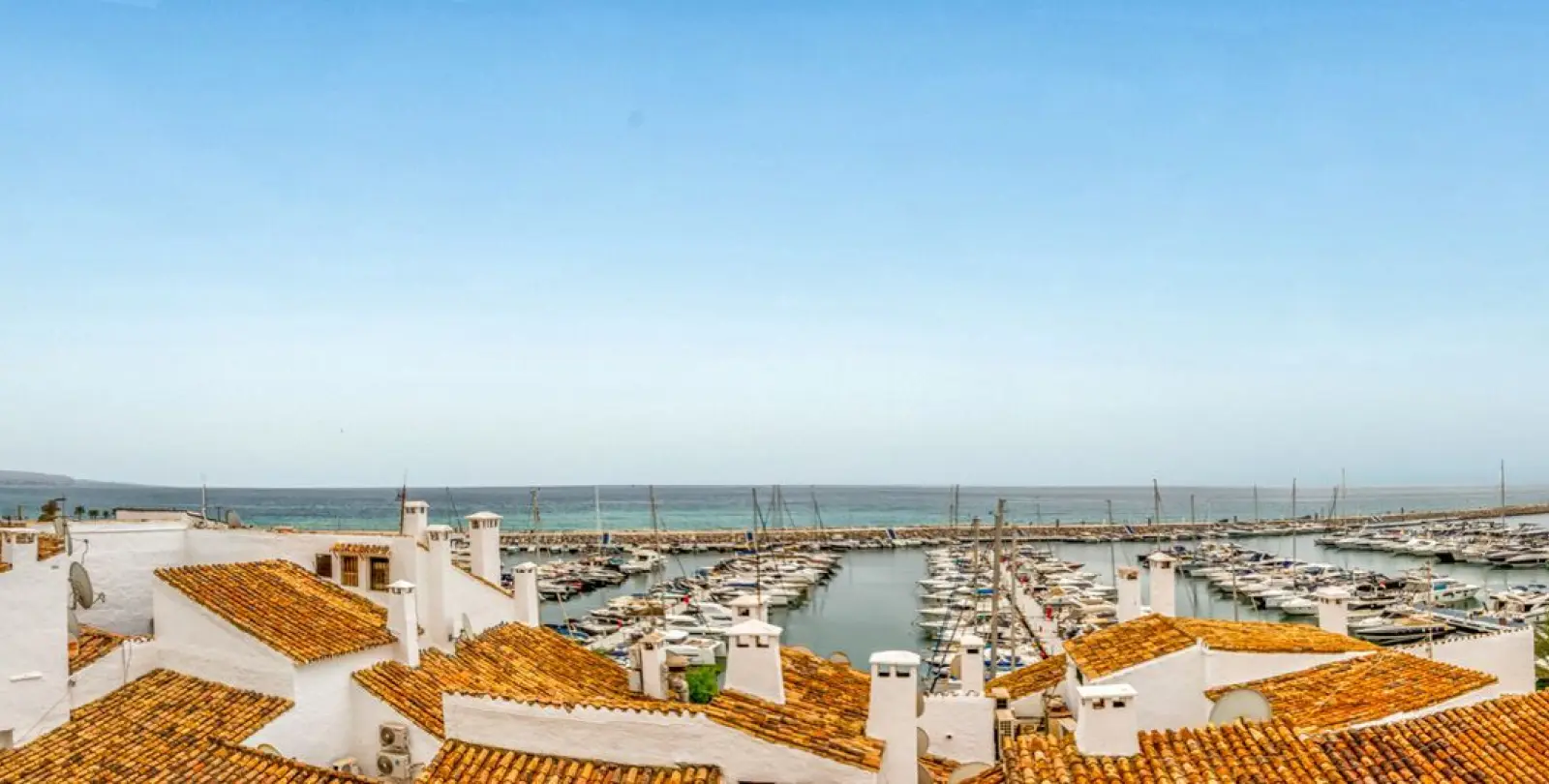 Sale of middle floor apartment in Puerto Banús 7