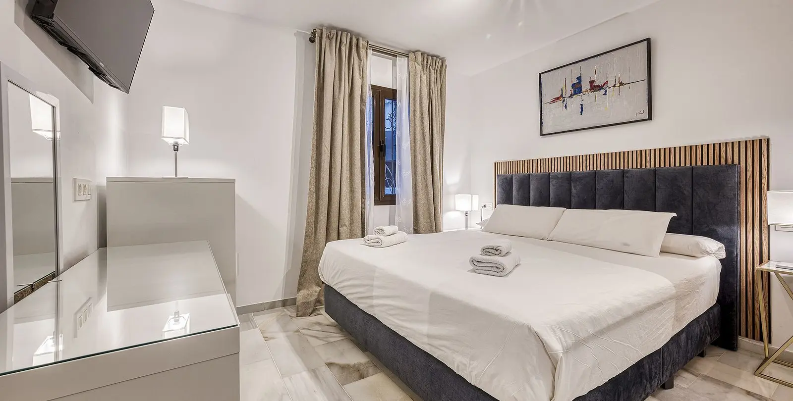 Sale of middle floor apartment in Puerto Banús 9