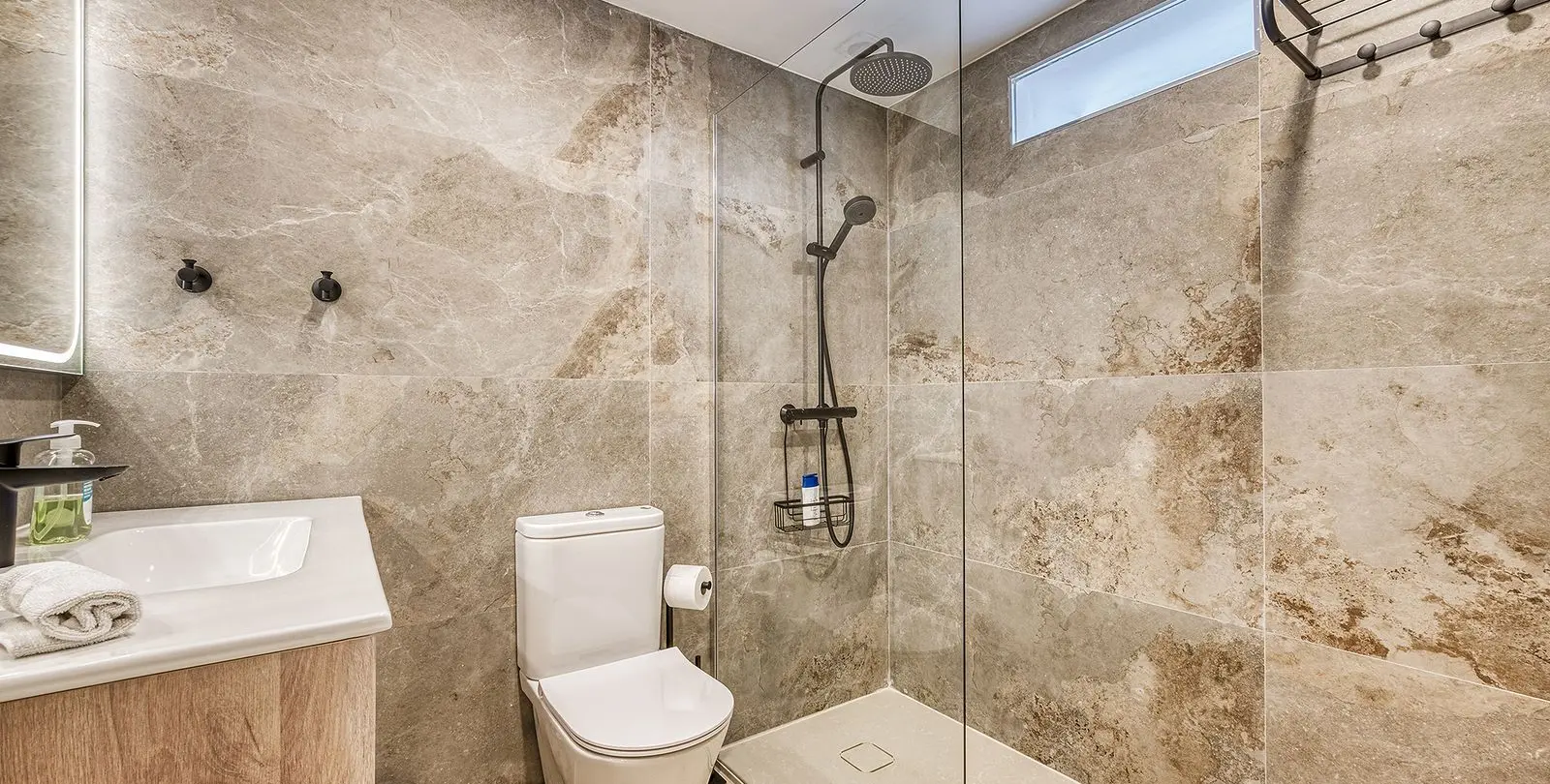 Sale of middle floor apartment in Puerto Banús 11
