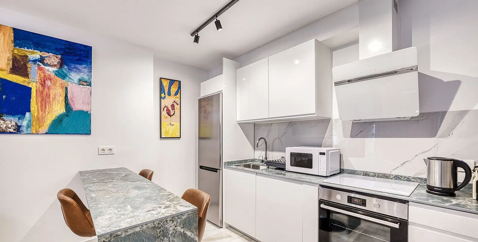 Sale of middle floor apartment in Puerto Banús 18