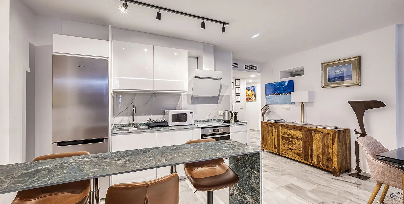 Sale of middle floor apartment in Puerto Banús 20