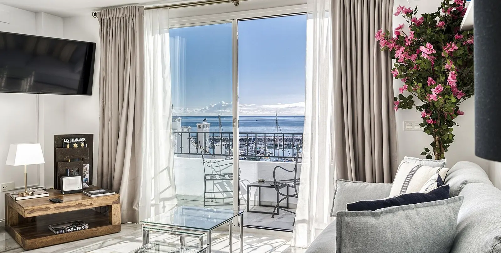 Sale of middle floor apartment in Puerto Banús 22