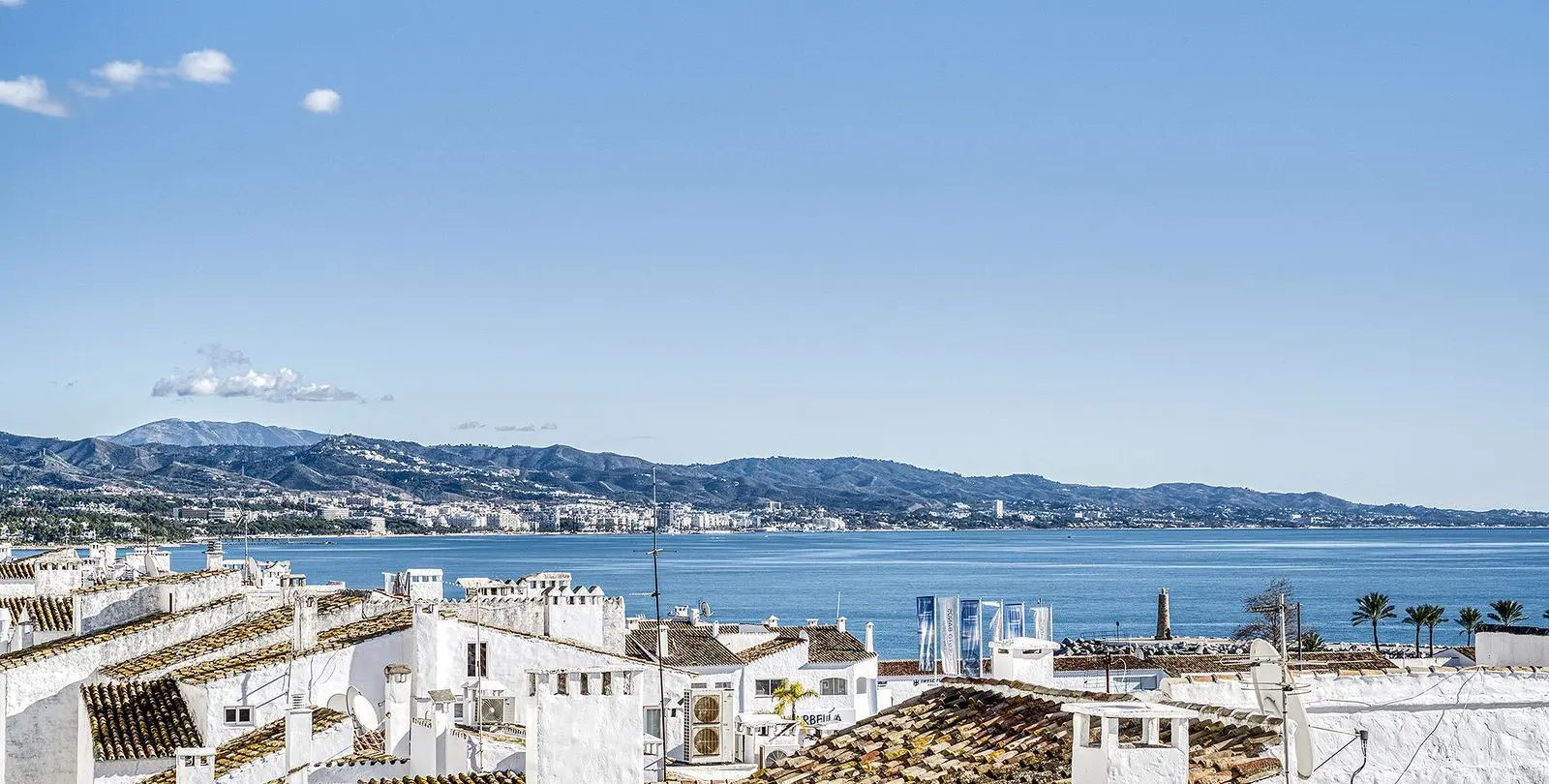 Sale of middle floor apartment in Puerto Banús 25