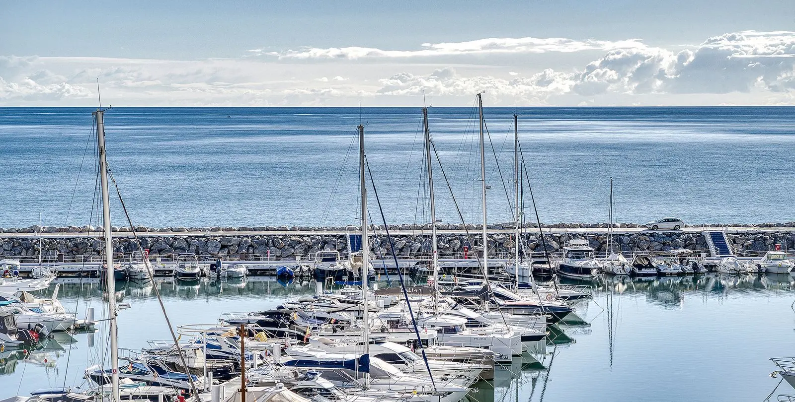 Sale of middle floor apartment in Puerto Banús 27