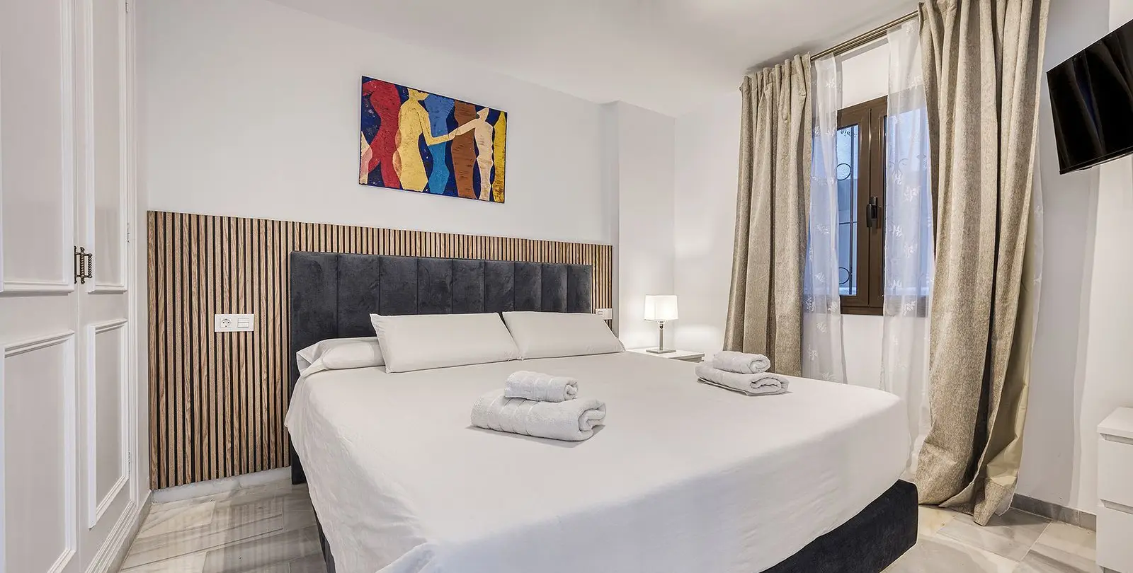 Sale of middle floor apartment in Puerto Banús 32