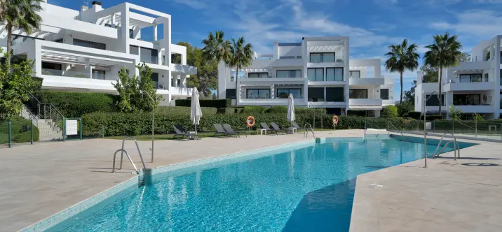 Venta de apartamento en planta baja en Estepona 0
