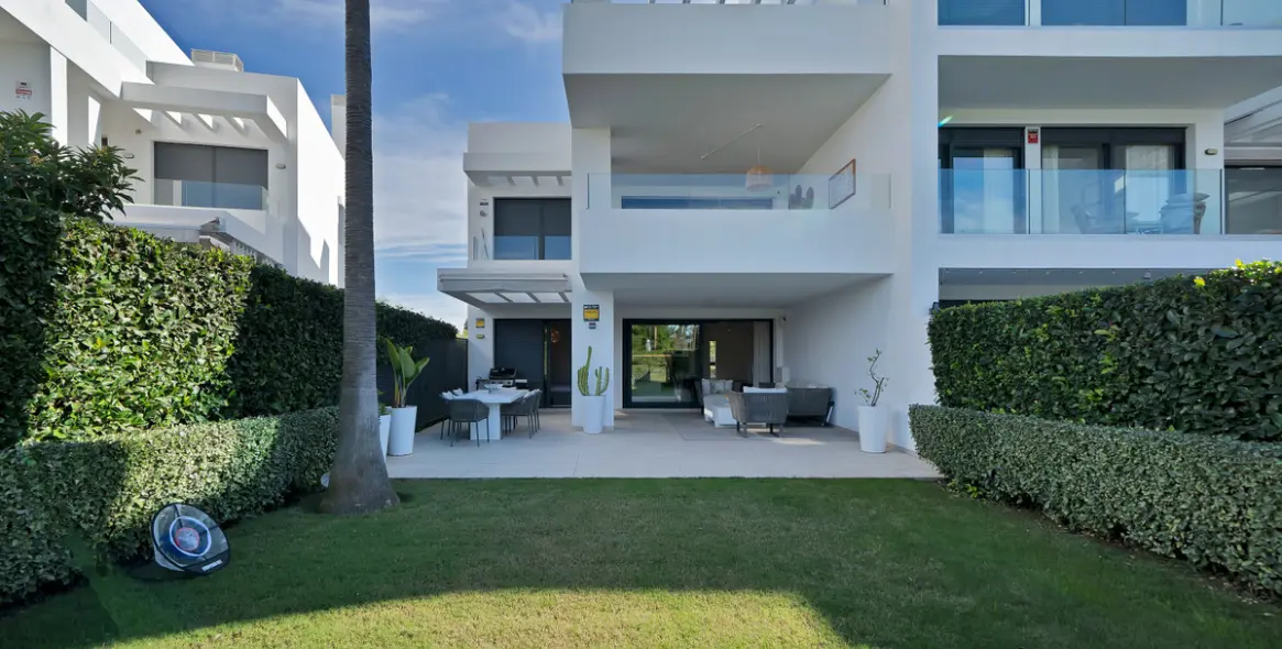 Venta de apartamento en planta baja en Estepona 3