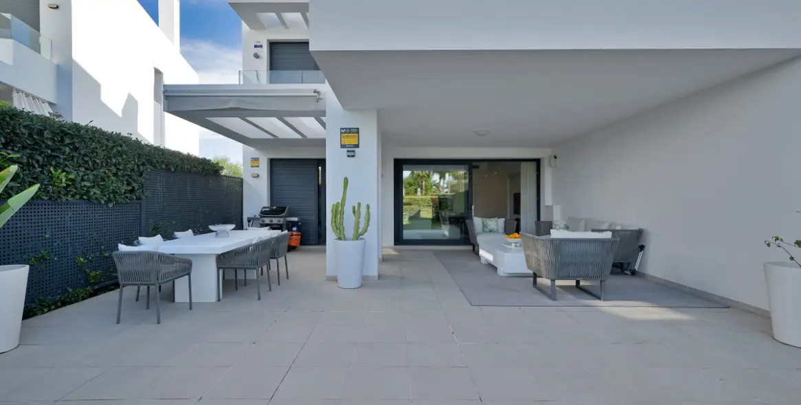 Venta de apartamento en planta baja en Estepona 4