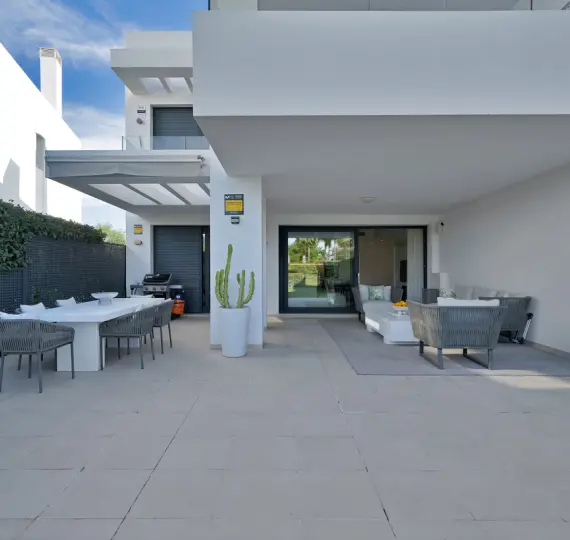 Venta de apartamento en planta baja en Estepona