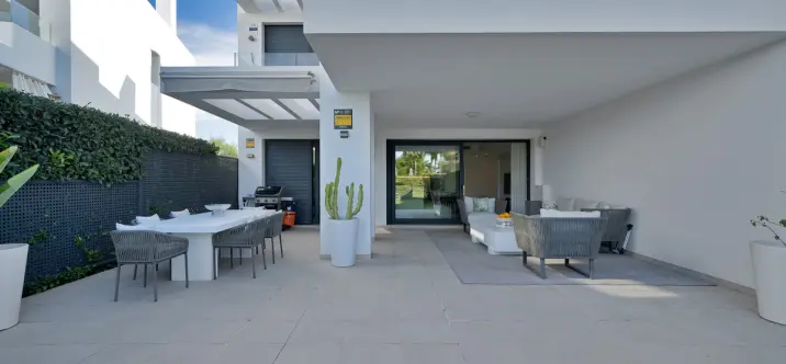 Venta de apartamento en planta baja en Estepona 3