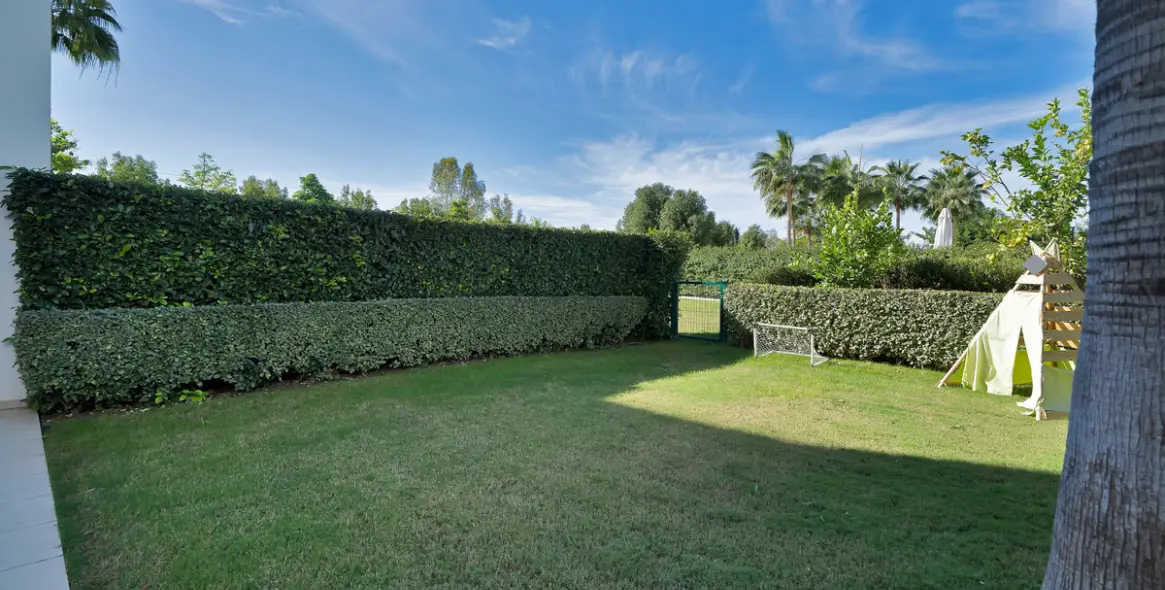 Venta de apartamento en planta baja en Estepona 10