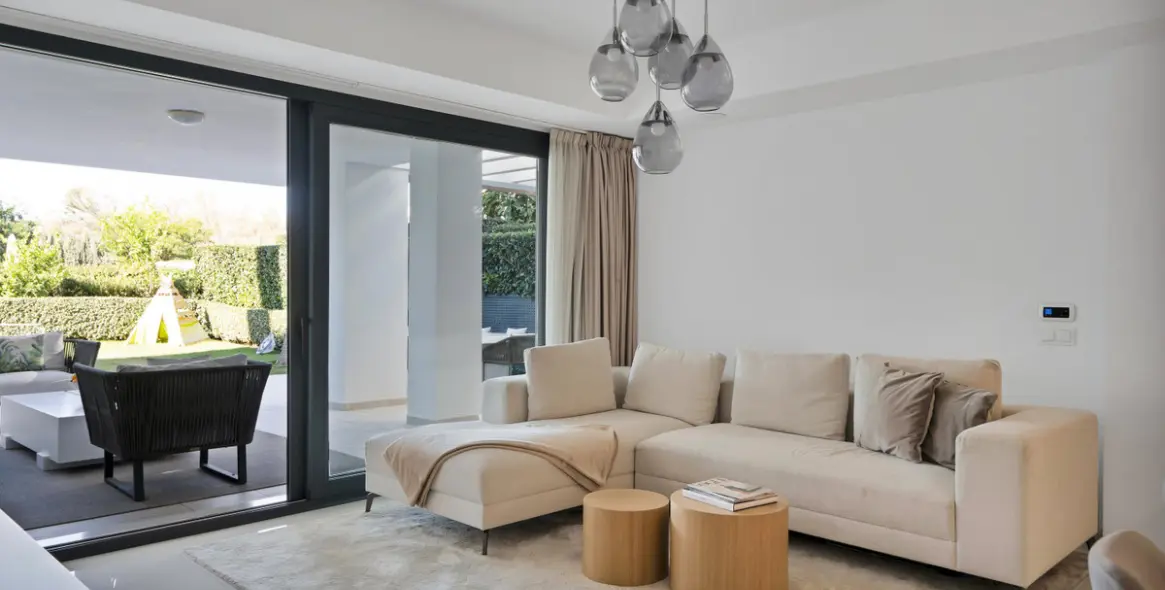 Sale of ground floor apartment in Estepona 21