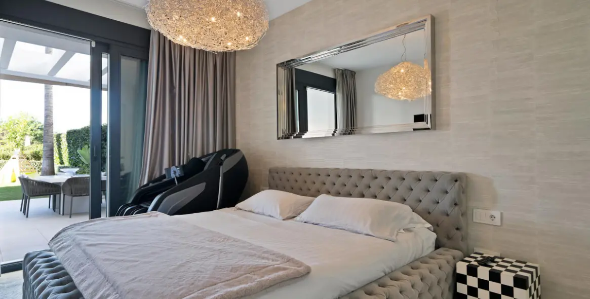 Sale of ground floor apartment in Estepona 25