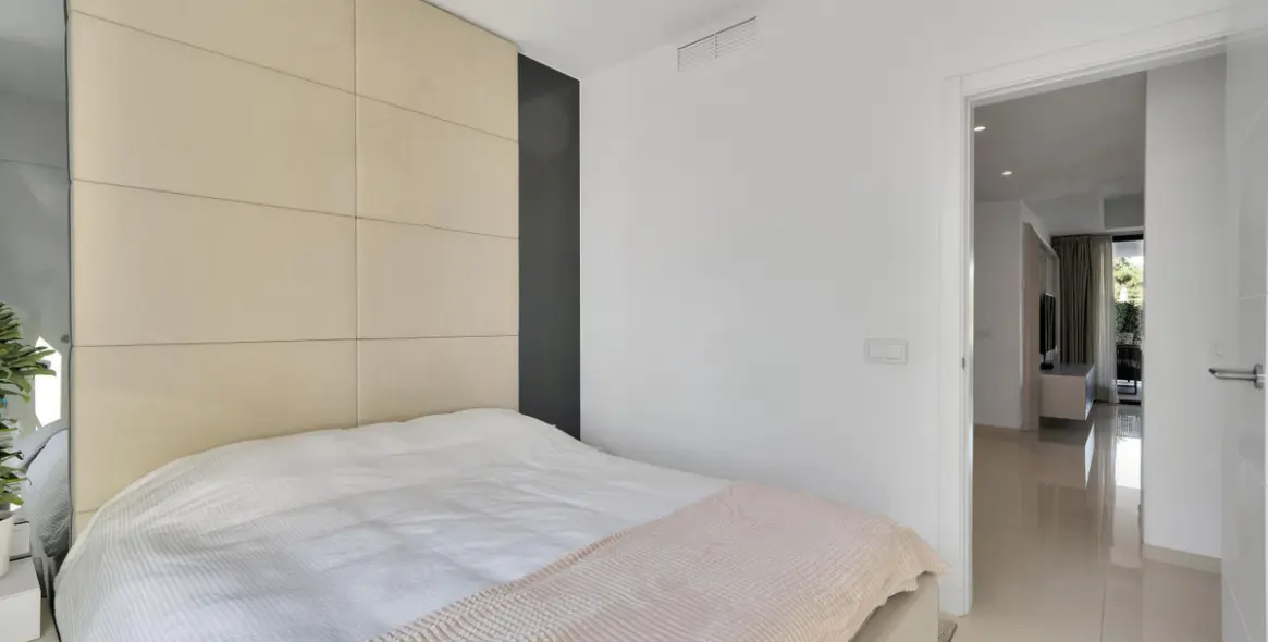 Sale of ground floor apartment in Estepona 28