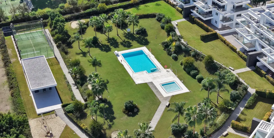 Sale of ground floor apartment in Estepona 41