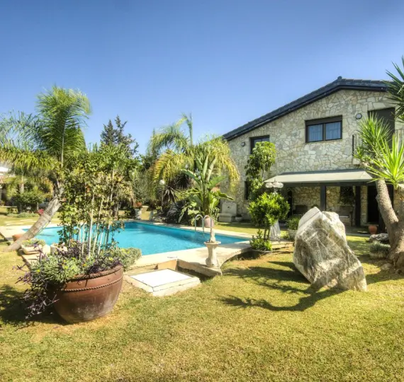 Sale of detached villa in Coín