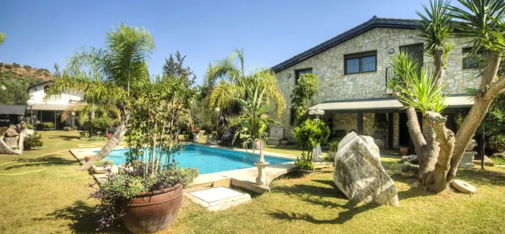 Sale of detached villa in Coín 0