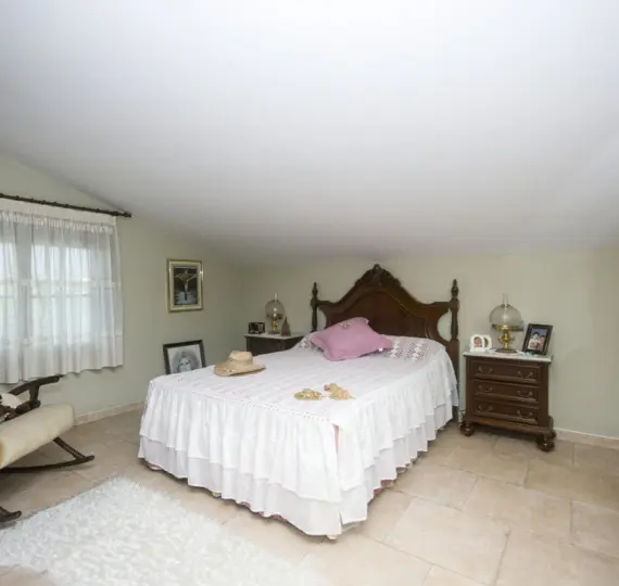 Sale of detached villa in Coín