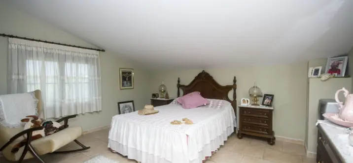 Sale of detached villa in Coín 4