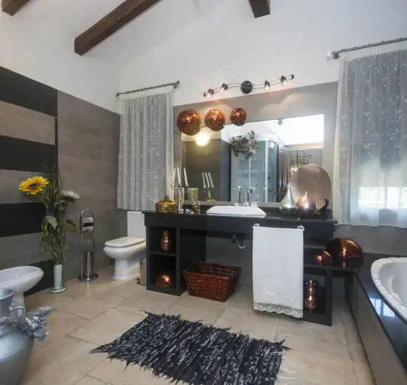 Sale of detached villa in Coín