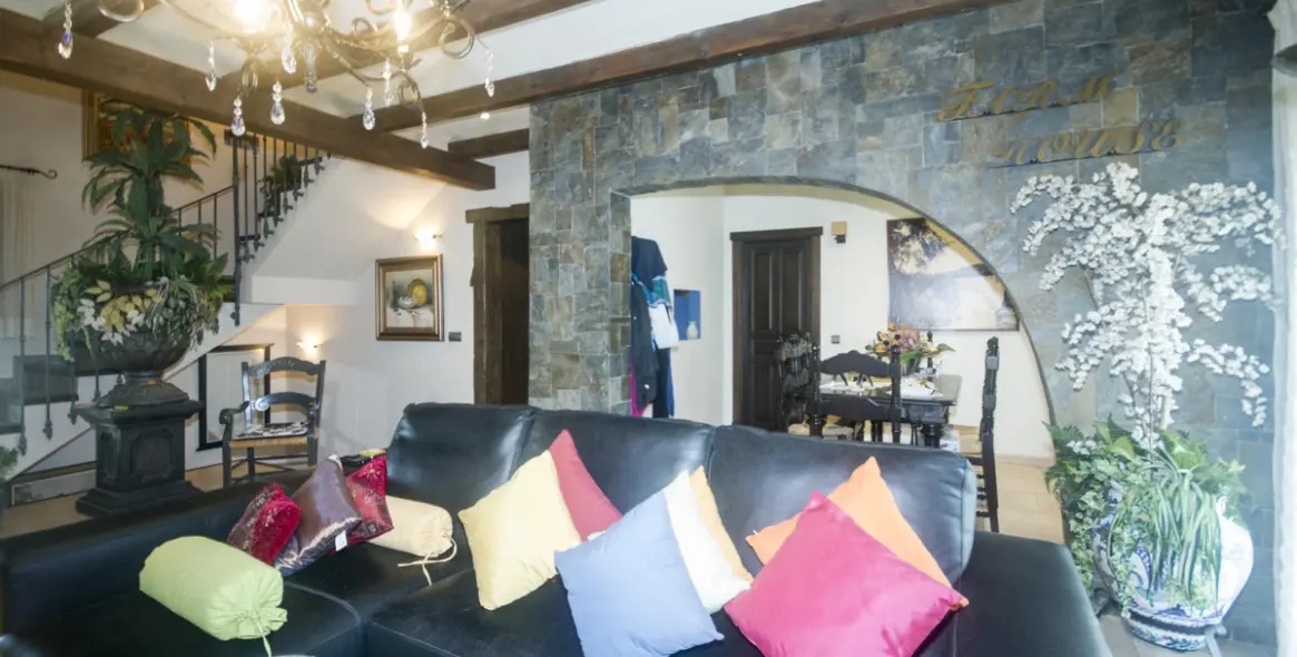 Sale of detached villa in Coín 13