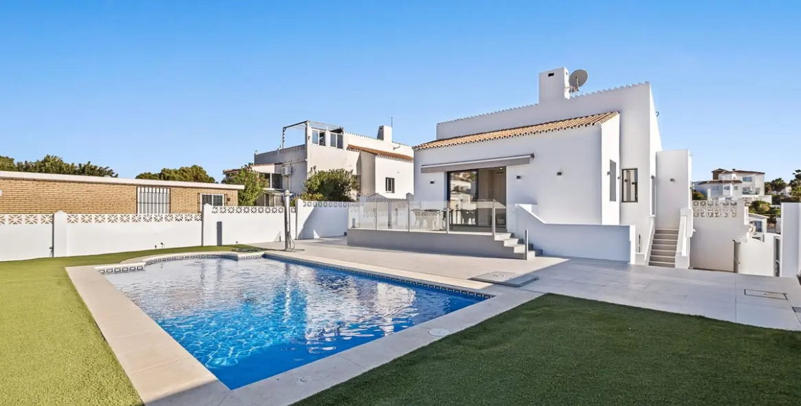 Продажа  отдельно стоящей виллы в El Faro 1