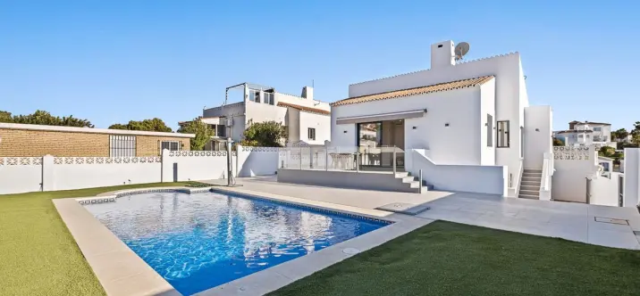 Продажа  отдельно стоящей виллы в El Faro 0