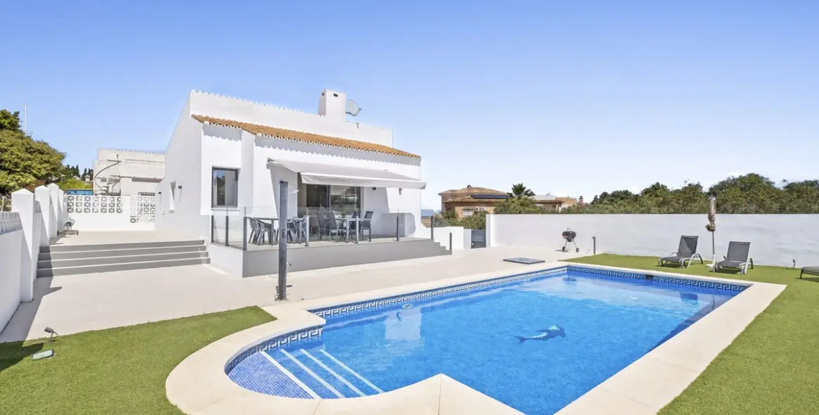 Sale of detached villa in El Faro 1