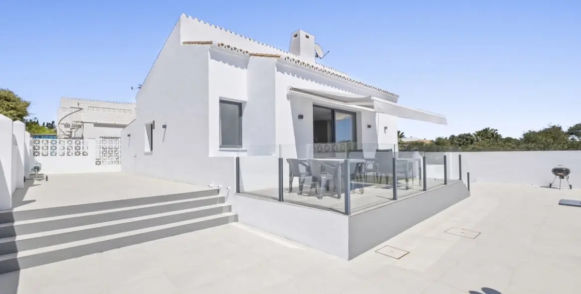 Продажа  отдельно стоящей виллы в El Faro 22