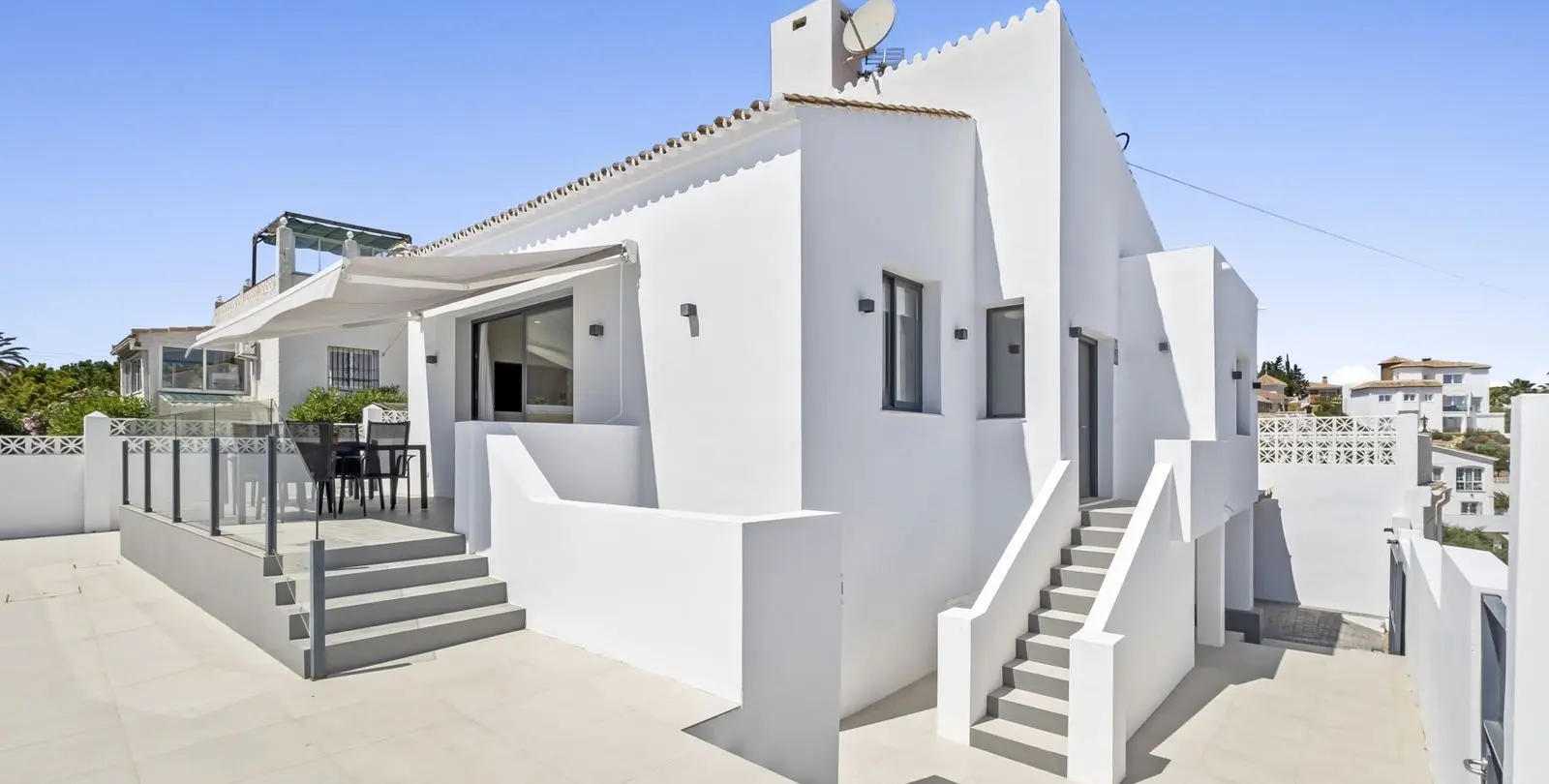 Sale of detached villa in El Faro 1