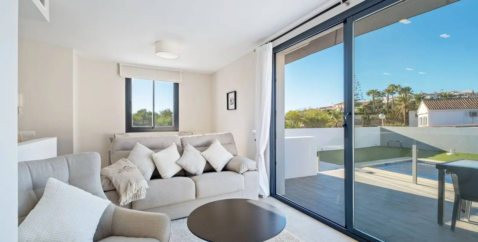 Sale of detached villa in El Faro 5