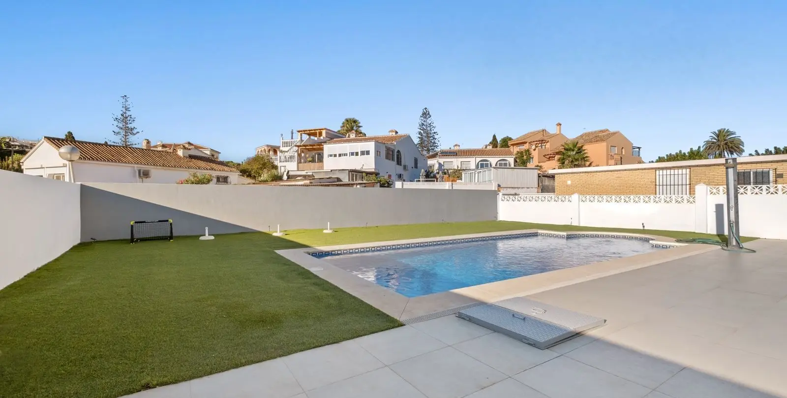 Sale of detached villa in El Faro 16