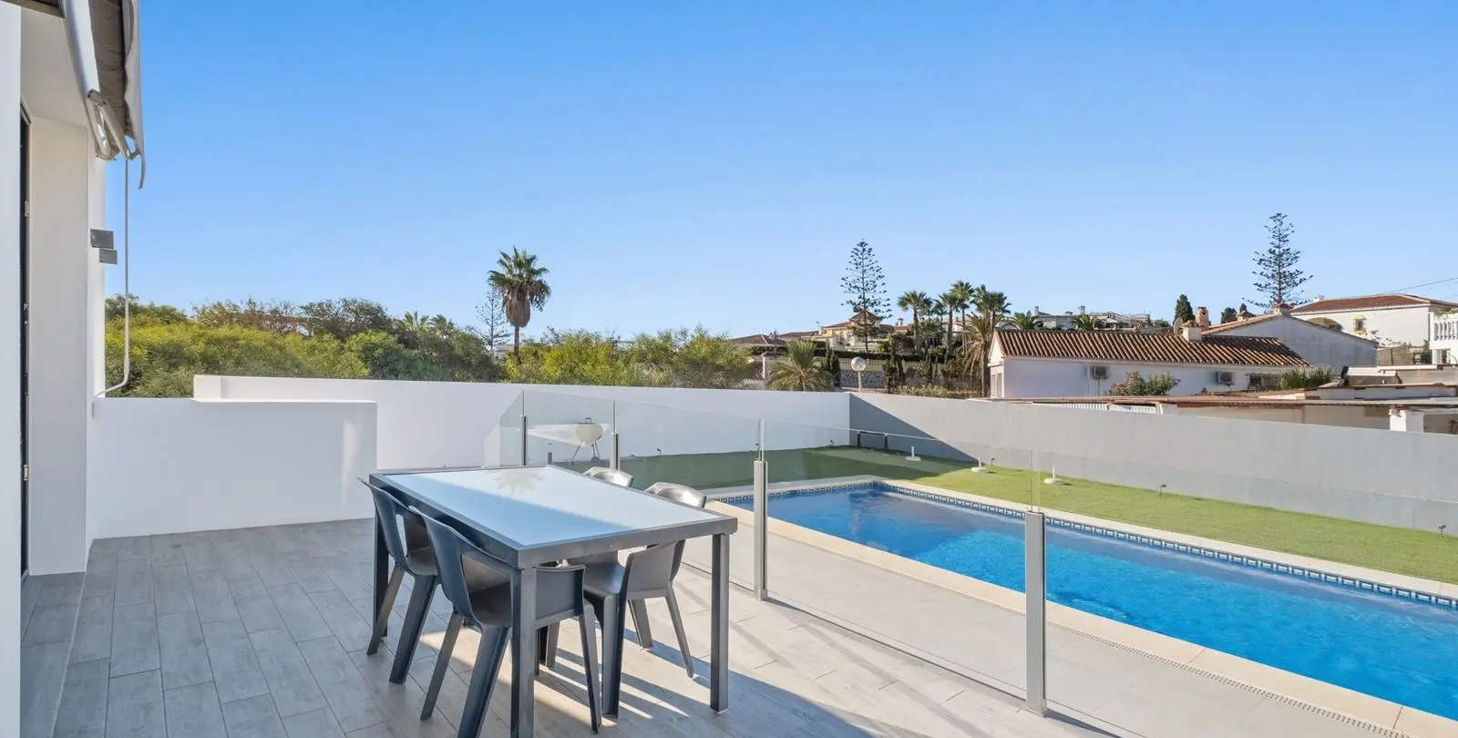 Sale of detached villa in El Faro 17