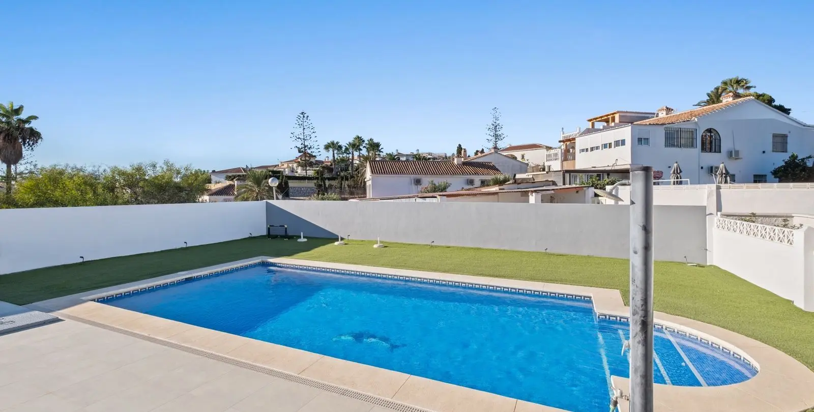 Sale of detached villa in El Faro 20