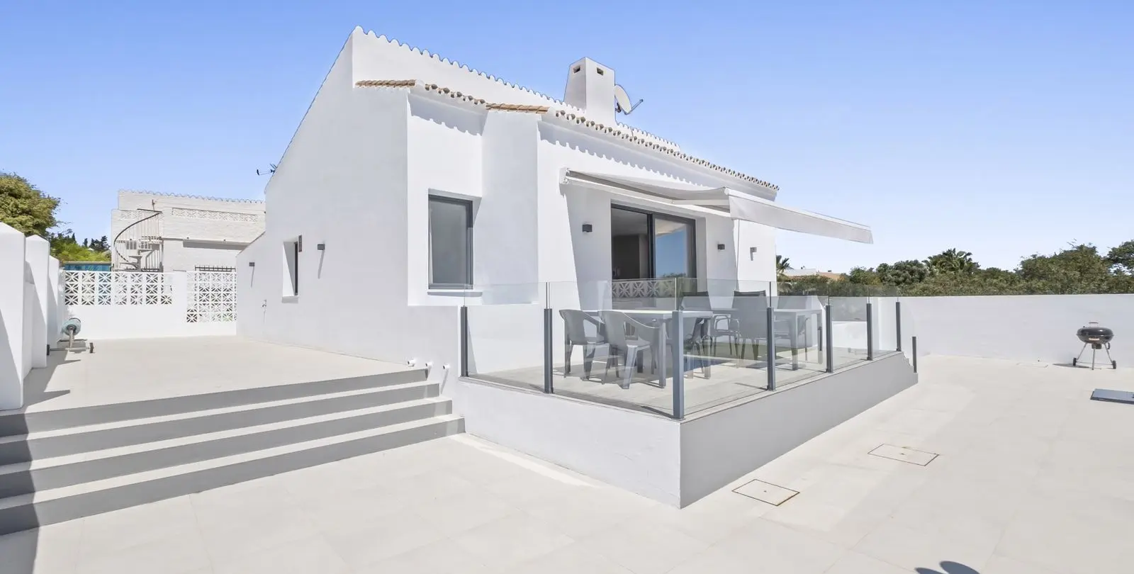 Sale of detached villa in El Faro 22