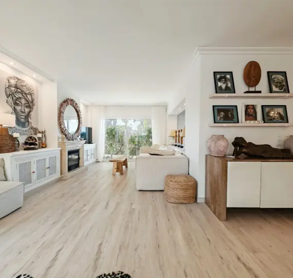 Продажа  отдельно стоящей виллы в Las Chapas