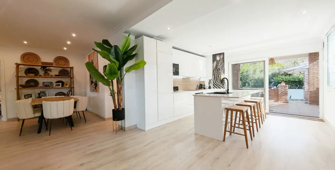 Venta de villa independiente en Las Chapas 2