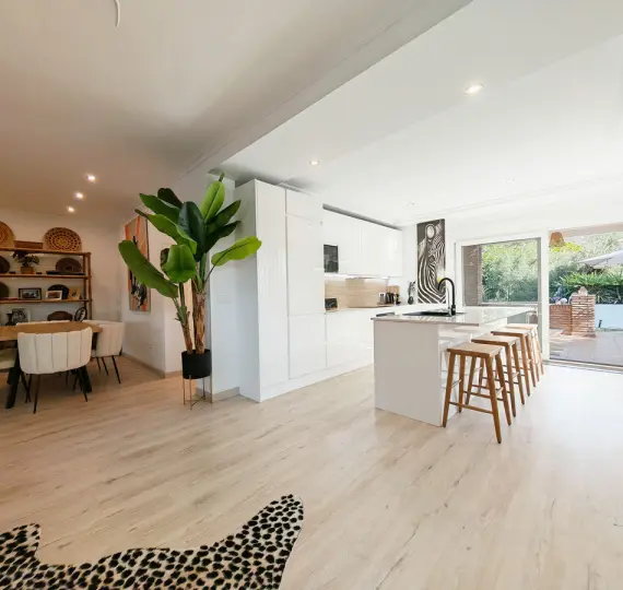 Продажа  отдельно стоящей виллы в Las Chapas